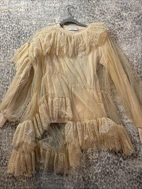Goen J Lace Ruffled Asymmetrical Top